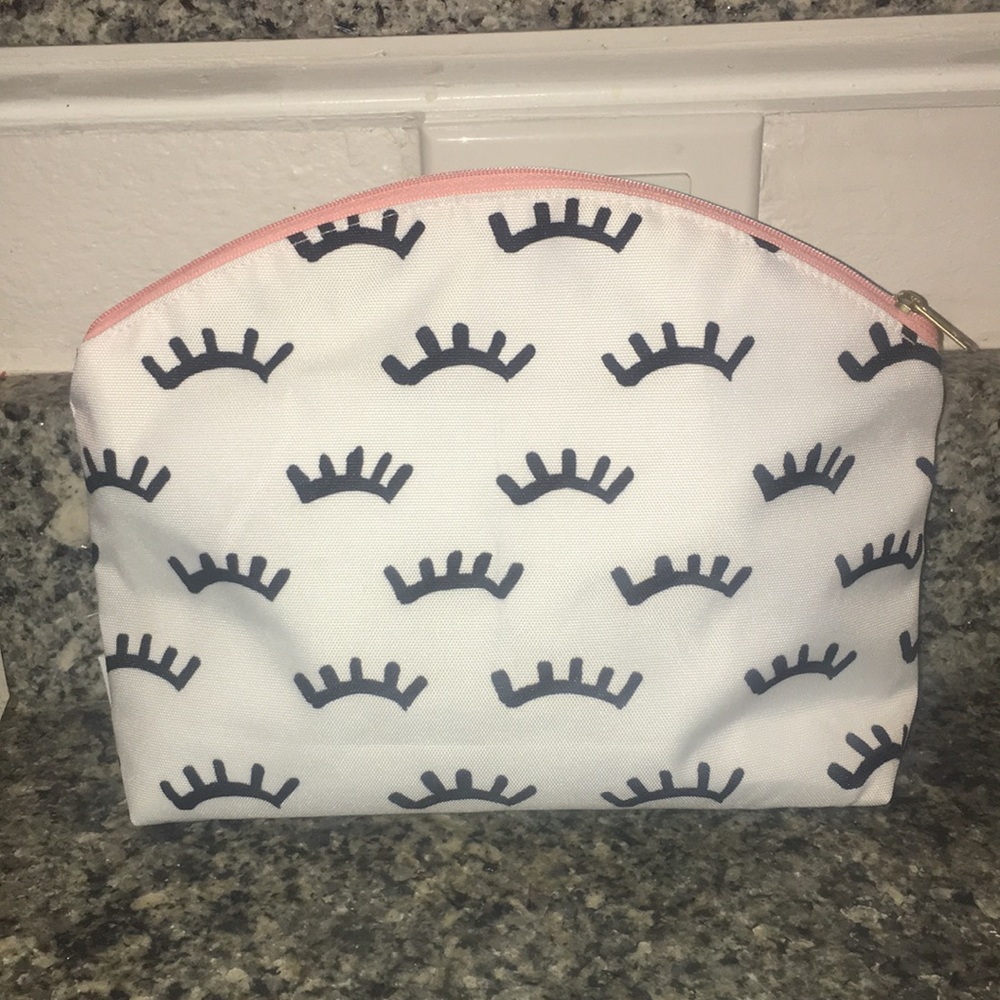 Adorable "lash" bag